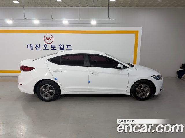 Hyundai AVANTE 2017 — photo 8