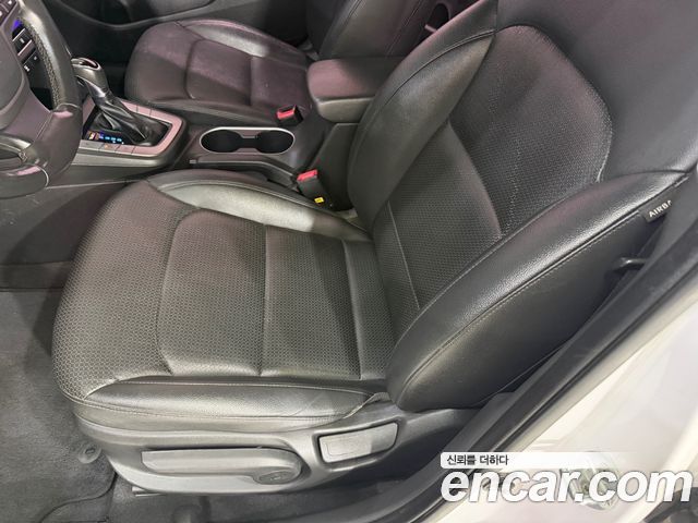 Hyundai AVANTE 2017 — photo 10