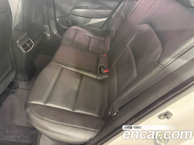 Hyundai AVANTE 2017 — photo 12