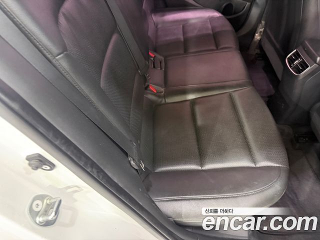 Hyundai AVANTE 2017 — photo 13