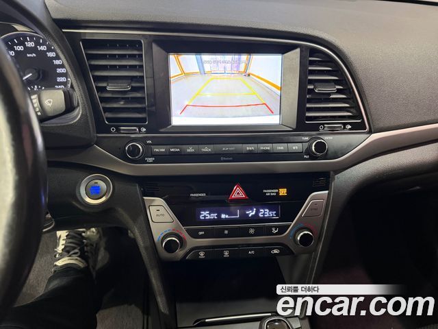 Hyundai AVANTE 2017 — photo 15