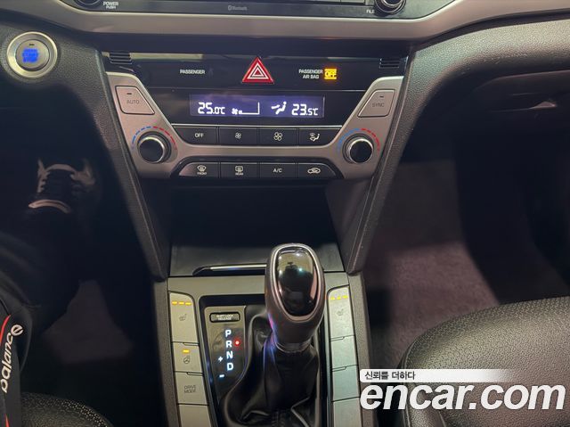 Hyundai AVANTE 2017 — photo 16