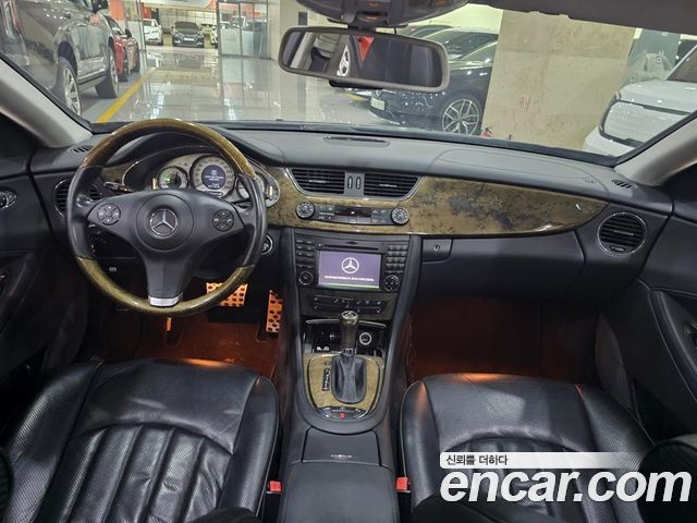 Mercedes-Benz CLS-Class 2010 — photo 8