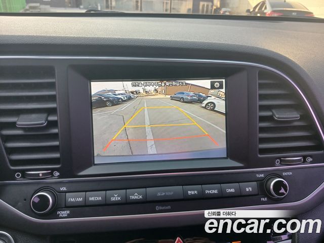 Hyundai AVANTE 2016 — photo 13