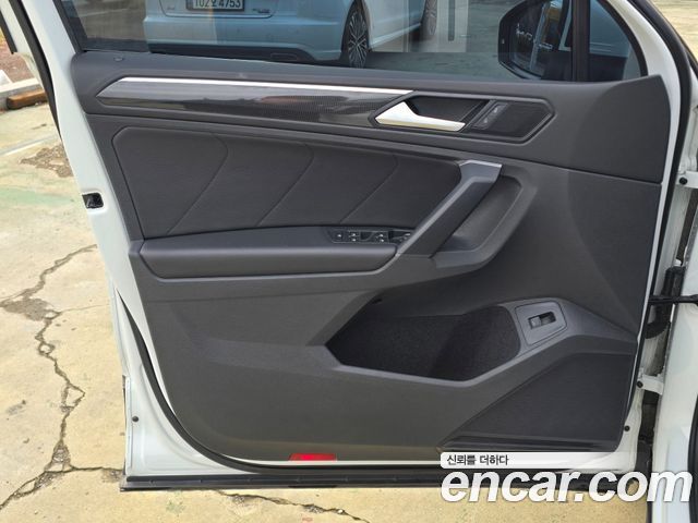 Volkswagen Tiguan 2021 — photo 10