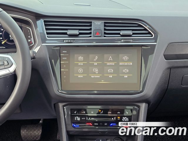 Volkswagen Tiguan 2021 — photo 12