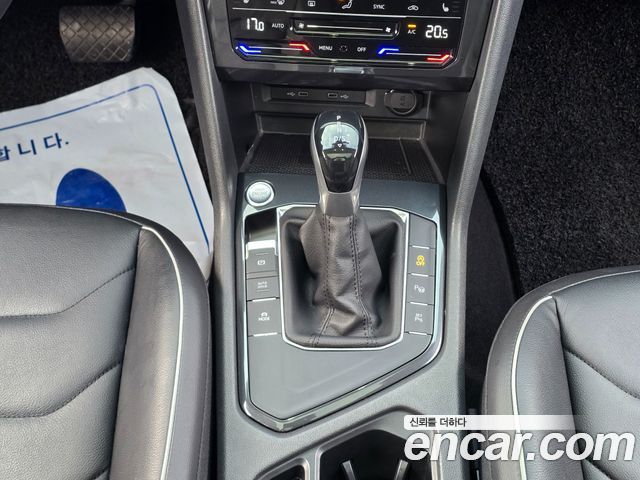 Volkswagen Tiguan 2021 — photo 13