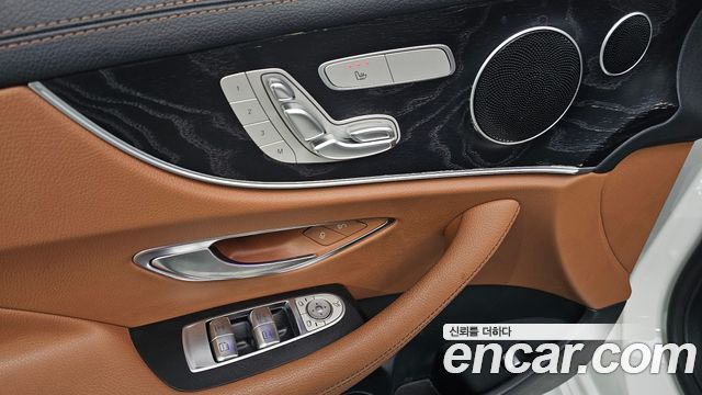 Mercedes-Benz E-Class 2019 — photo 18