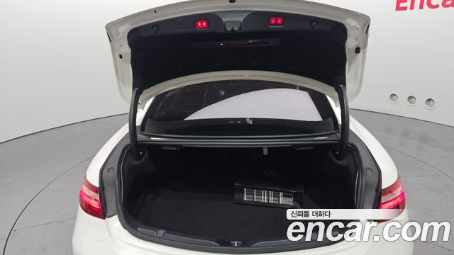 Mercedes-Benz E-Class 2019 — photo 20