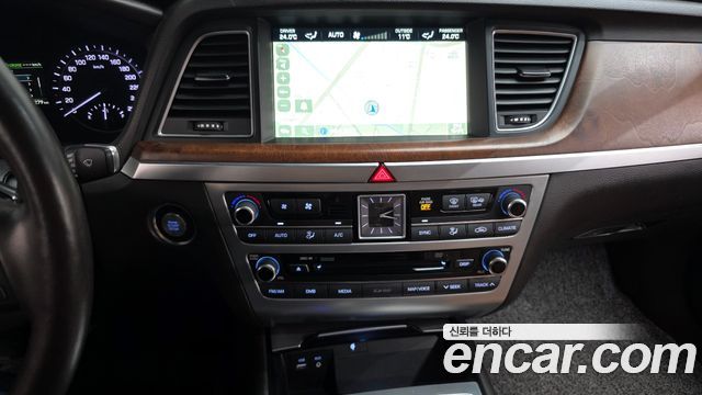 Genesis G80 2017 — photo 15