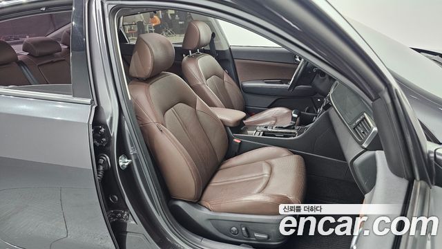 Kia K5 2016 — photo 11