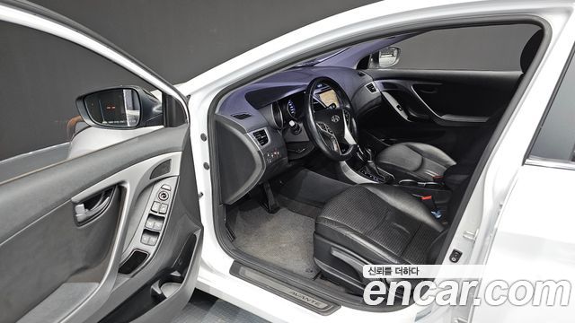 Hyundai AVANTE 2014 — photo 10