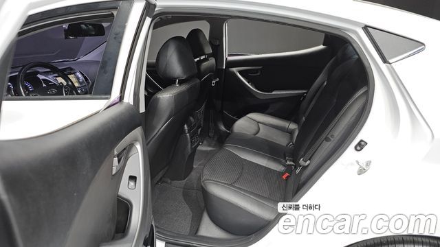 Hyundai AVANTE 2014 — photo 11