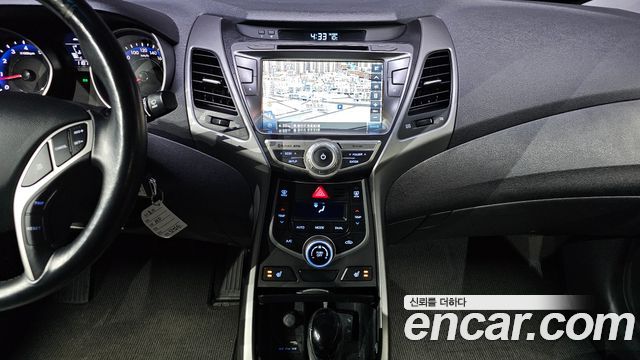 Hyundai AVANTE 2014 — photo 17