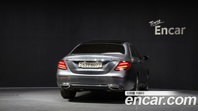 Mercedes-Benz E-Class 2020 — photo 4