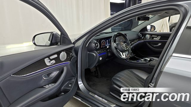 Mercedes-Benz E-Class 2020 — photo 10