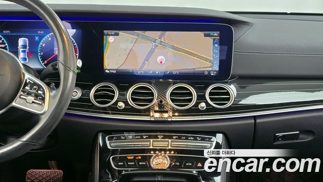 Mercedes-Benz E-Class 2020 — photo 14