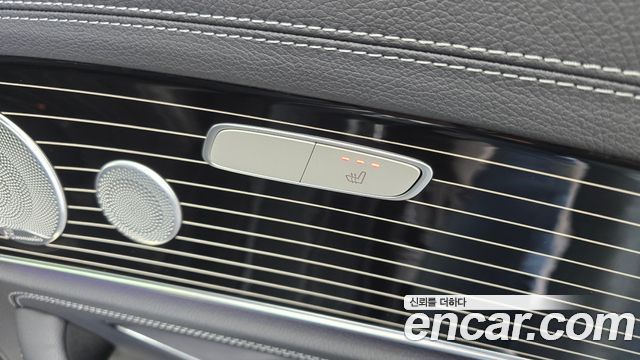Mercedes-Benz E-Class 2020 — photo 19