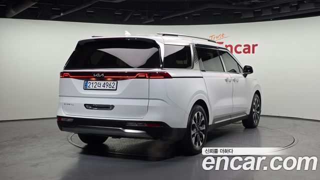 Kia Canival 2023 — photo 2