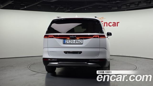 Kia Canival 2023 — photo 4