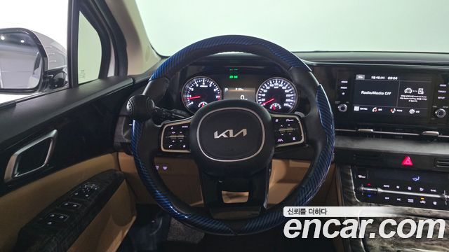 Kia Canival 2023 — photo 14