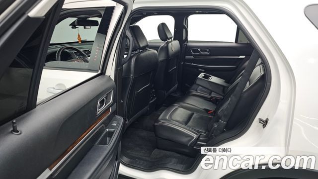 Ford Explorer 2019 — photo 13