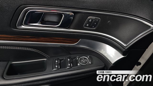 Ford Explorer 2019 — photo 18