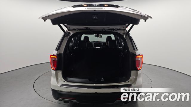 Ford Explorer 2019 — photo 20