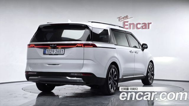 Kia Canival 2022 — photo 2