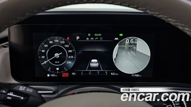 Kia Canival 2021 — photo 8