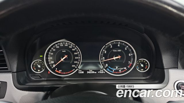 BMW 5-Series 2013 — photo 8