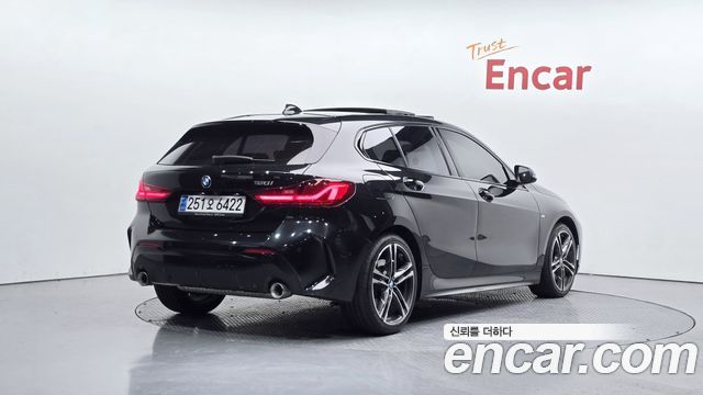 BMW 1-Series 2023 — photo 2