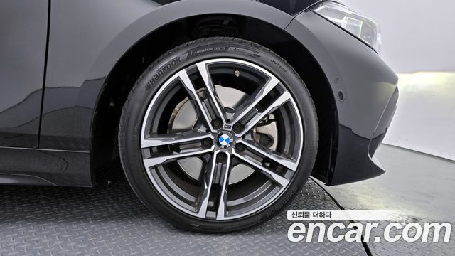 BMW 1-Series 2023 — photo 5