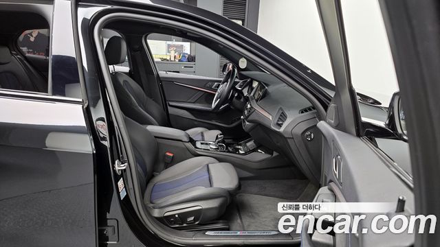 BMW 1-Series 2023 — photo 10