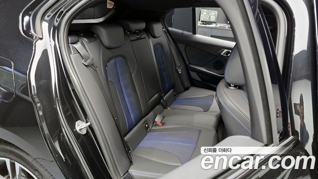 BMW 1-Series 2023 — photo 12