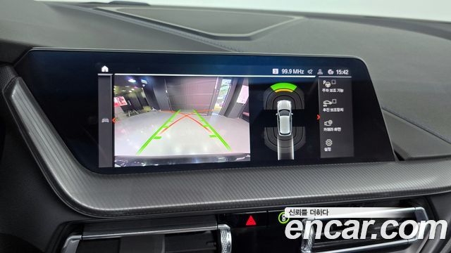 BMW 1-Series 2023 — photo 15