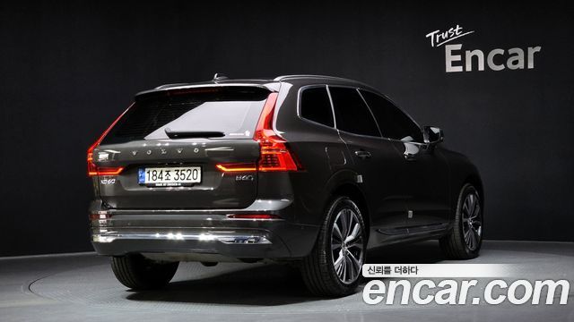 Volvo XC60 2022 — photo 2