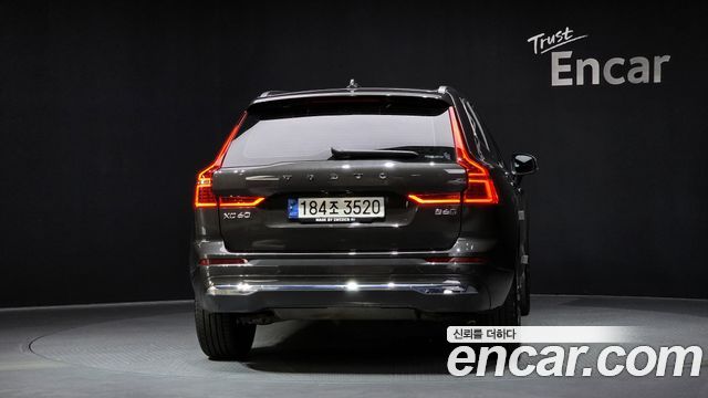 Volvo XC60 2022 — photo 4