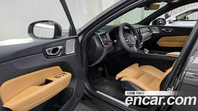 Volvo XC60 2022 — photo 10