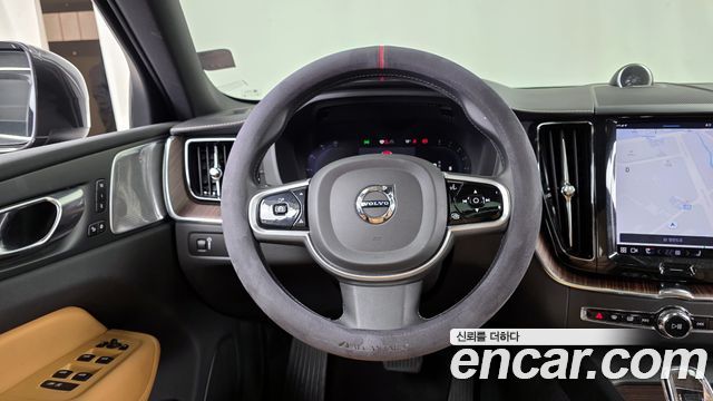 Volvo XC60 2022 — photo 13