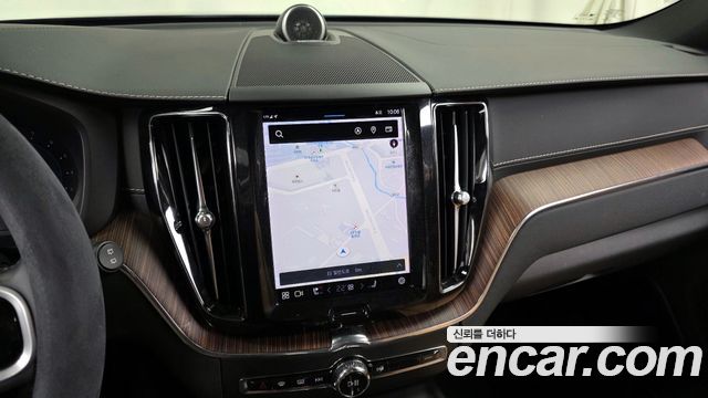 Volvo XC60 2022 — photo 14