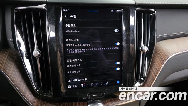 Volvo XC60 2022 — photo 16