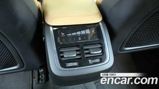 Volvo XC60 2022 — photo 18