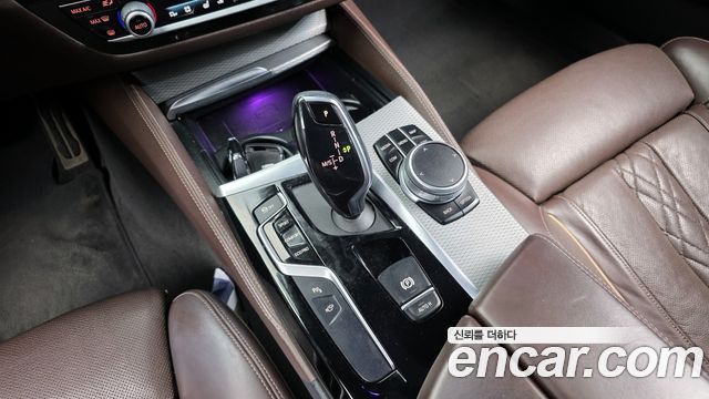 BMW 5-Series 2018 — photo 9