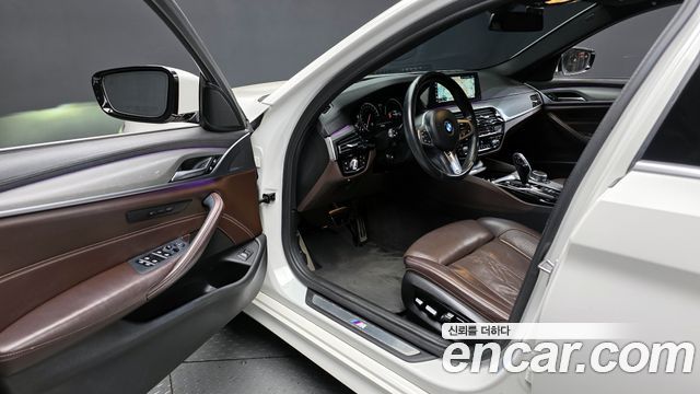 BMW 5-Series 2018 — photo 11