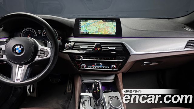 BMW 5-Series 2018 — photo 14