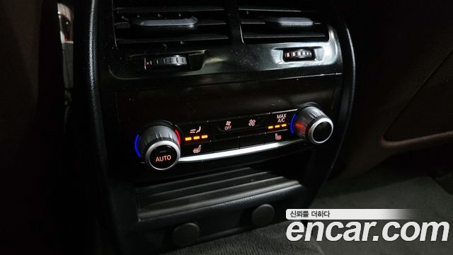 BMW 5-Series 2018 — photo 17