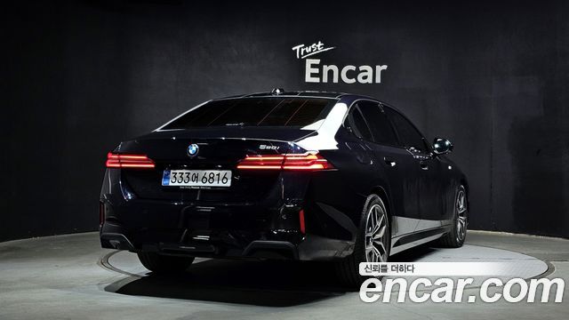 BMW 5-Series 2025 — photo 2