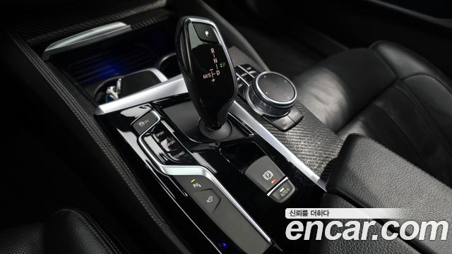 BMW 5-Series 2017 — photo 9