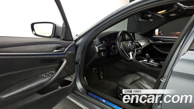 BMW 5-Series 2017 — photo 11